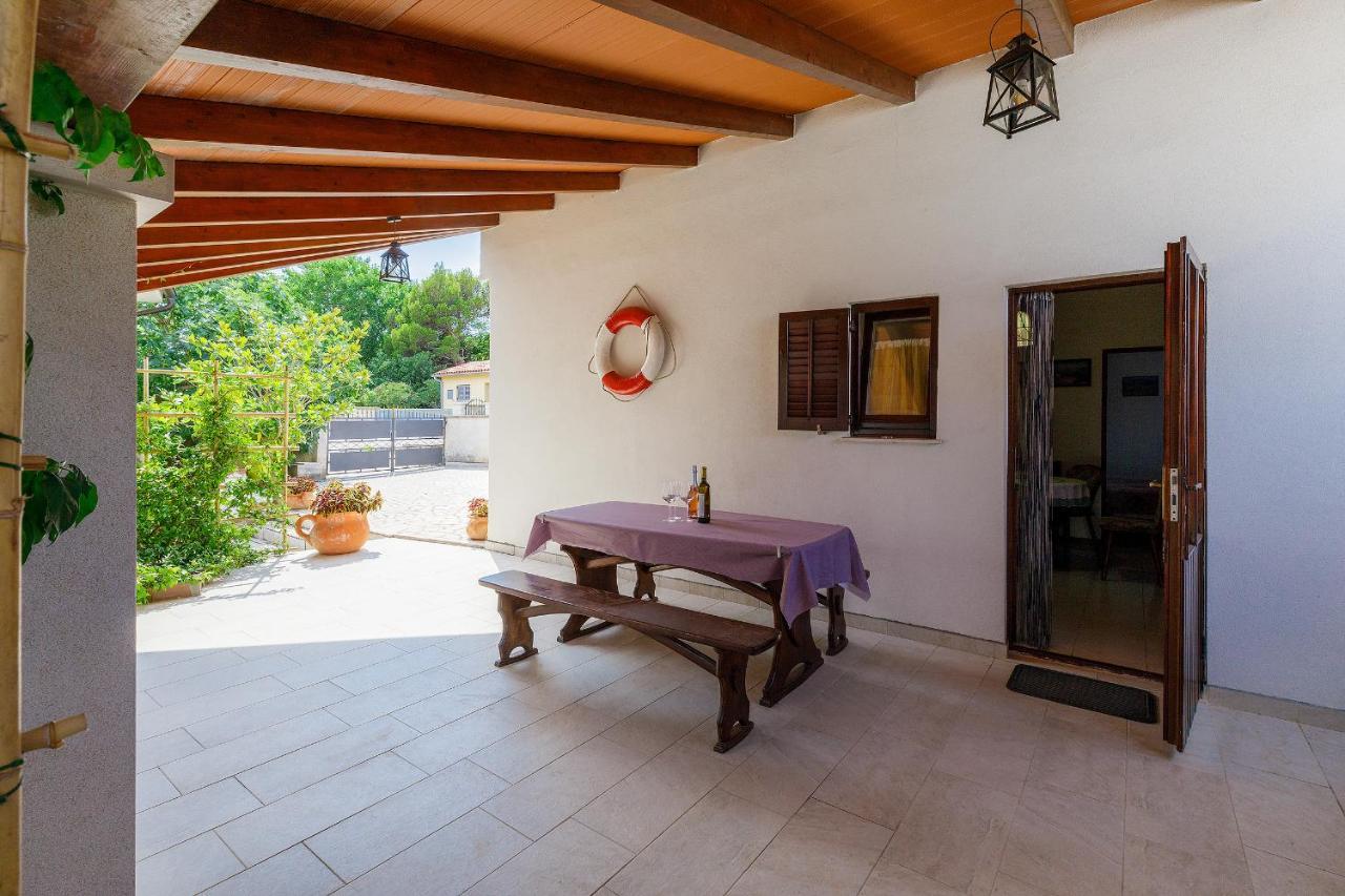 Stylish Flats With Two Bedrooms In Premantura Exterior foto